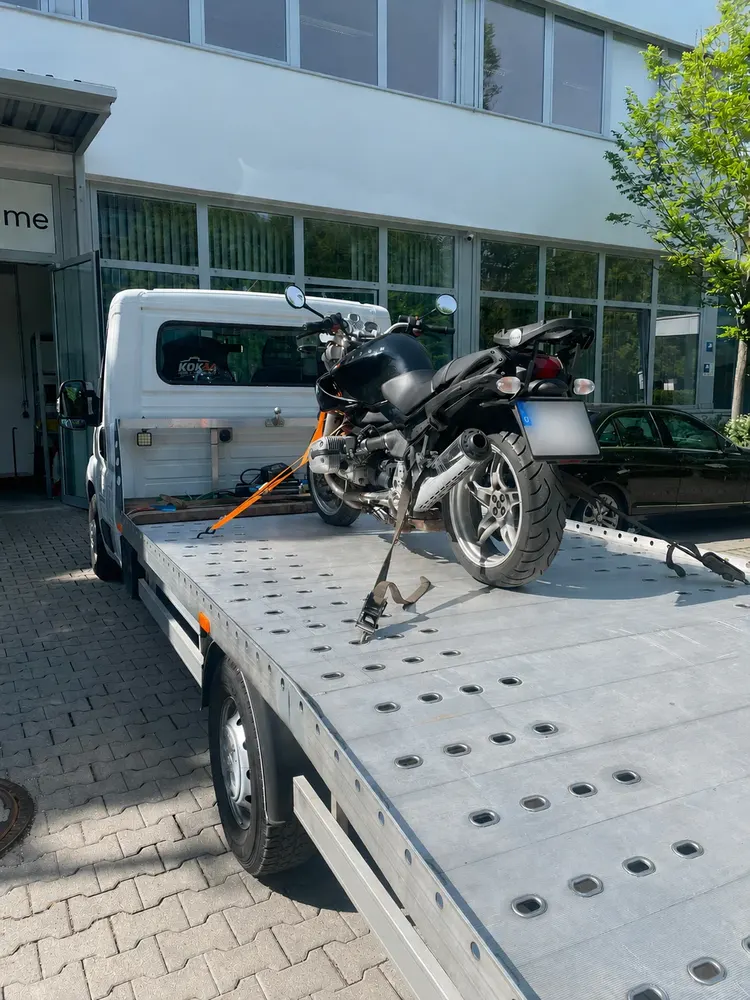Motorcycle transport after a breakdown – Towing Service KOKAJ Munich