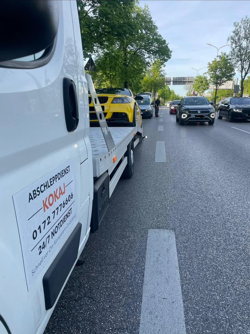 Yellow BMW on the KOKAJ tow truck