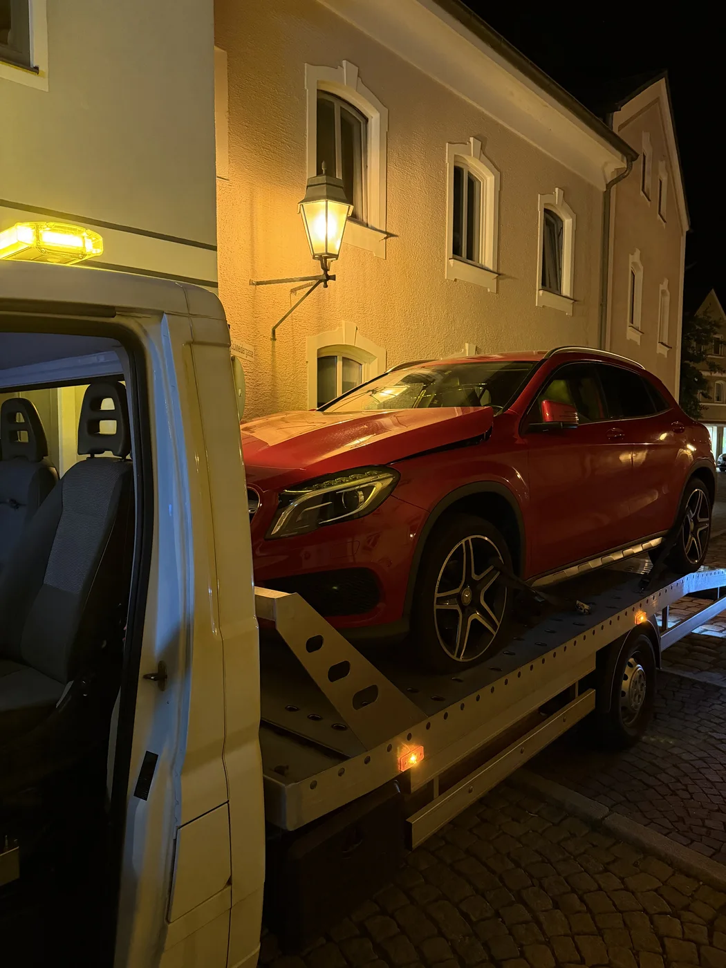Mercedes – night-time transport