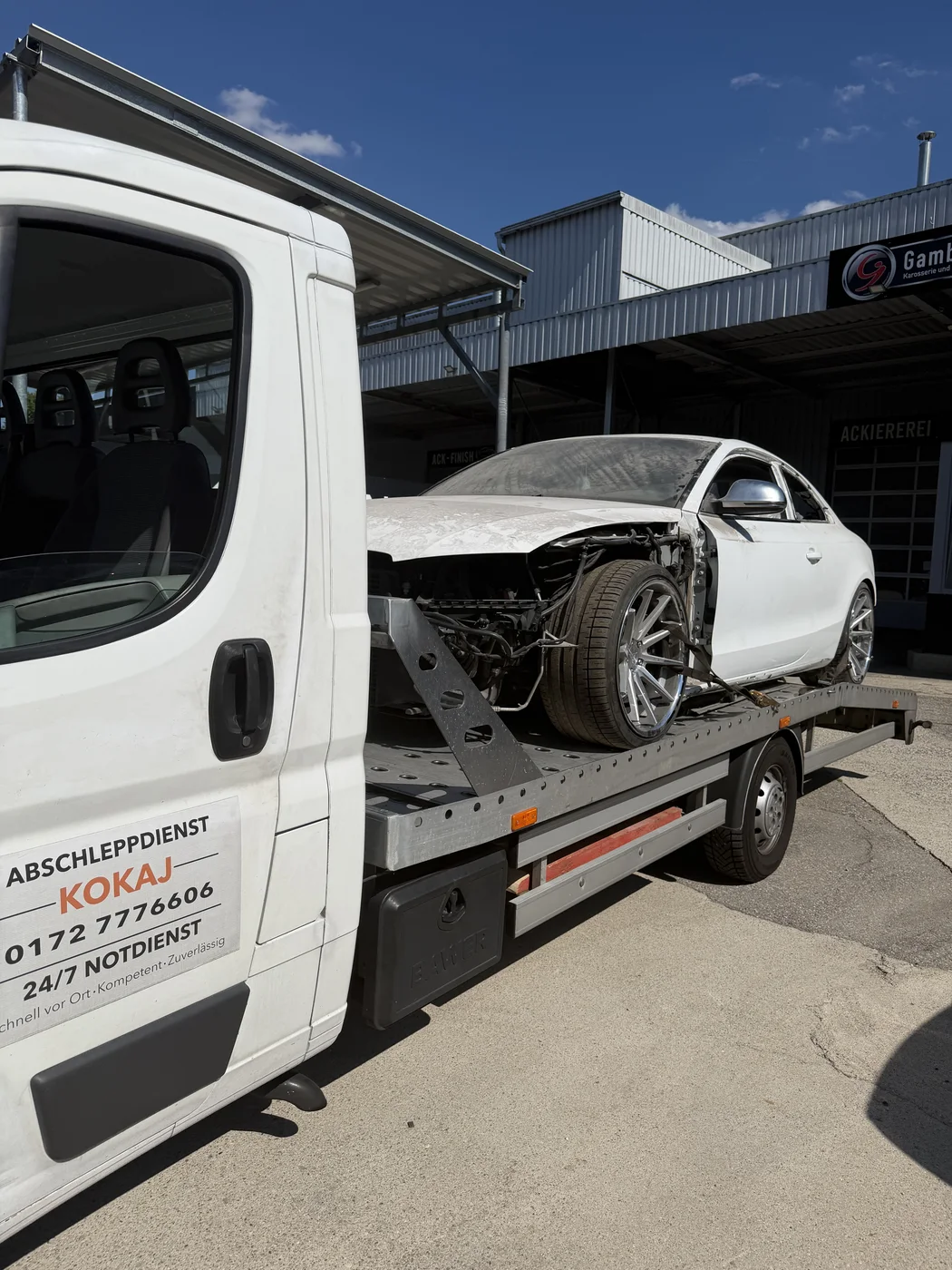 Accident vehicle safely loaded
